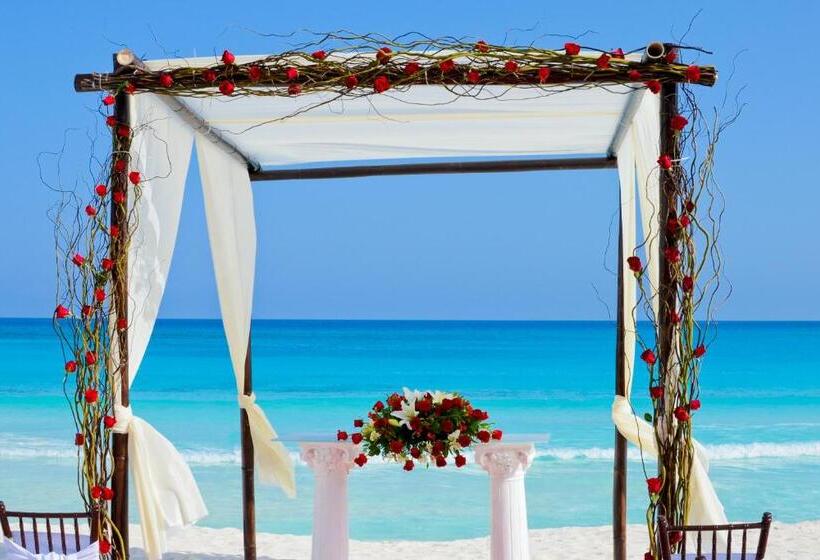 هتل Krystal Cancun