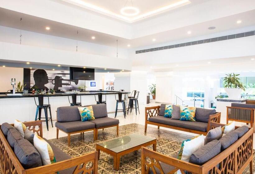 هتل Krystal Cancun