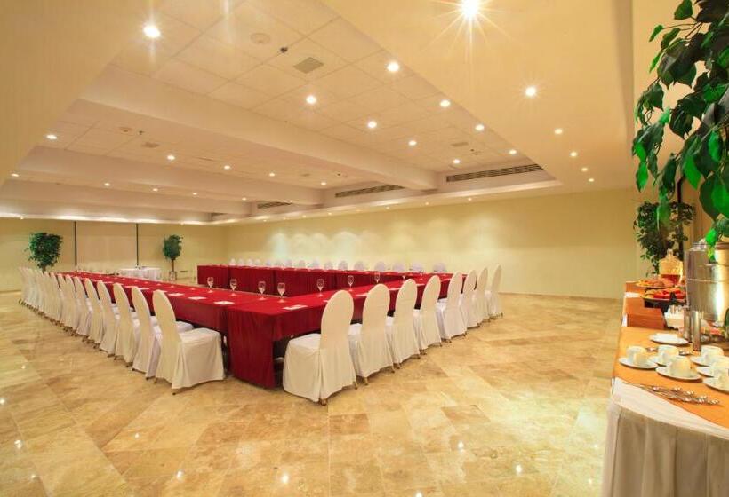 هتل Krystal Cancun