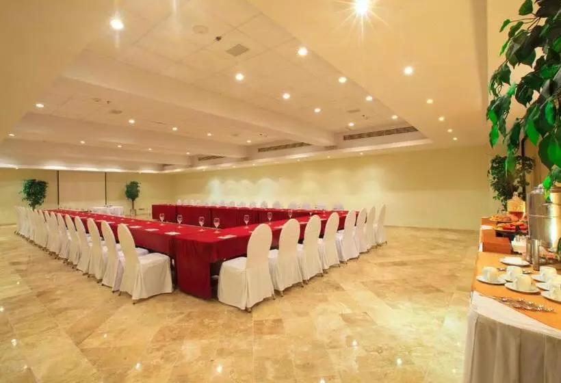 בית מלון כפרי Krystal Cancun