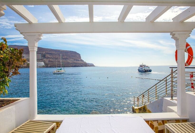 ホテル LIVVO Puerto de Mogan