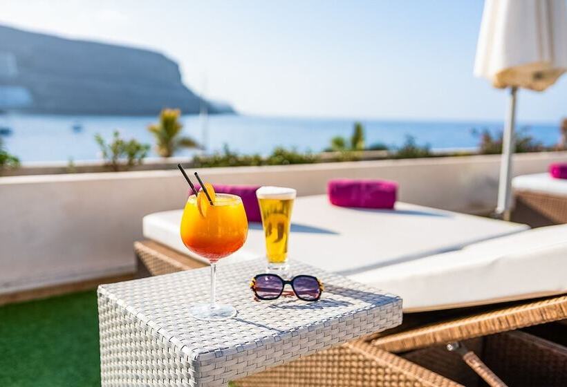 ホテル LIVVO Puerto de Mogan