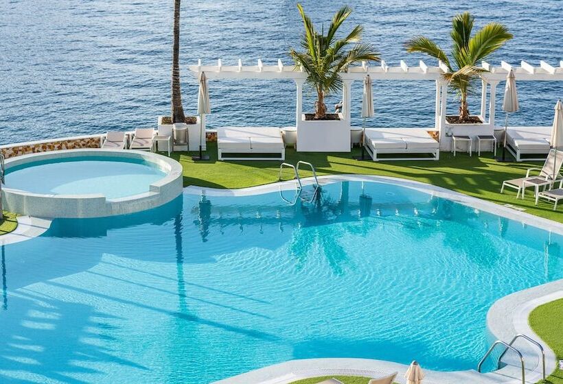 ホテル LIVVO Puerto de Mogan