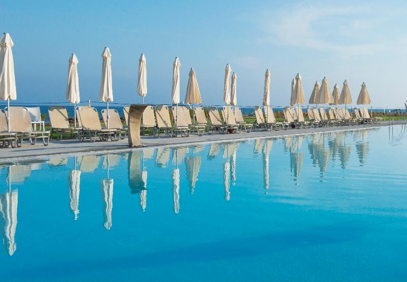 هتل Louis Phaethon Beach