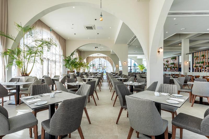 هتل Louis Phaethon Beach