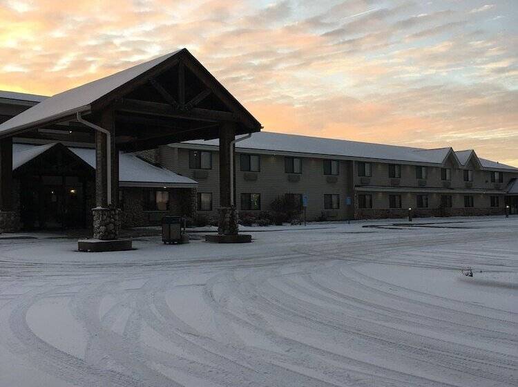 Hotel Moose Lake Lodge & Suites