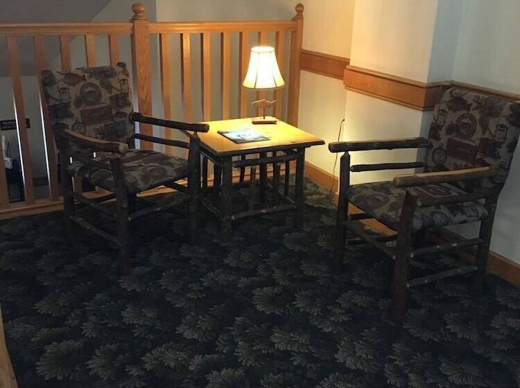 Hotel Moose Lake Lodge & Suites