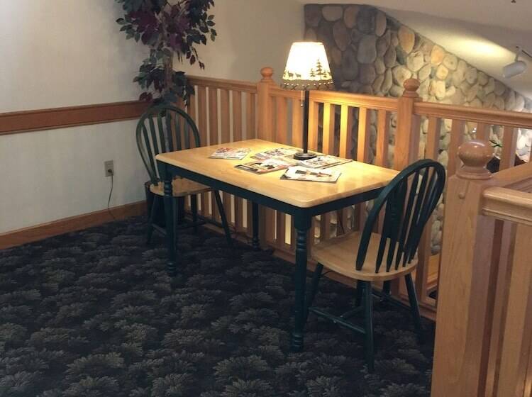 Hotel Moose Lake Lodge & Suites