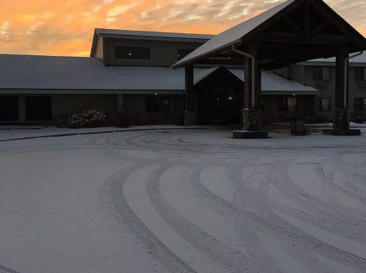 Hotelli Moose Lake Lodge & Suites