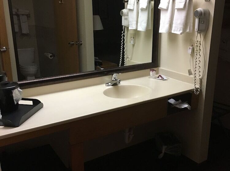 Hotel Moose Lake Lodge & Suites