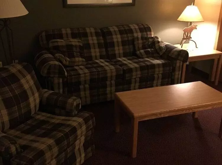 Hotelli Moose Lake Lodge & Suites