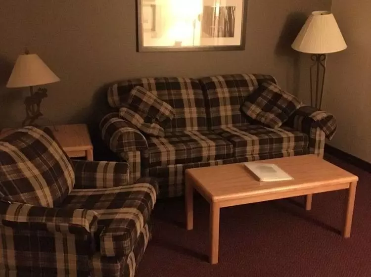 Hotelli Moose Lake Lodge & Suites