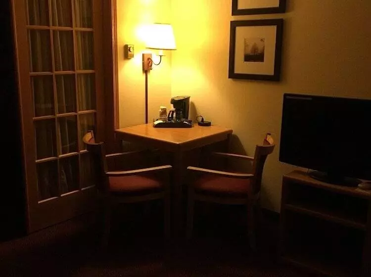 Hotelli Moose Lake Lodge & Suites