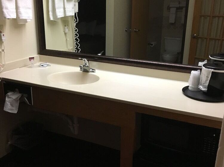 Hotel Moose Lake Lodge & Suites