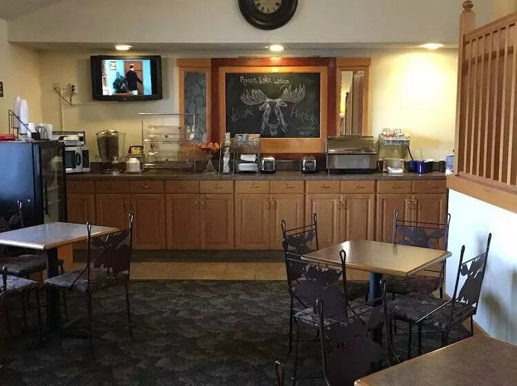 Hotelli Moose Lake Lodge & Suites