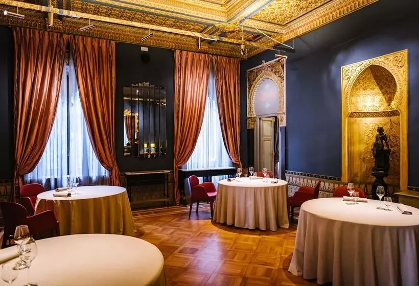 فندق Relais & Chateaux Villa Crespi