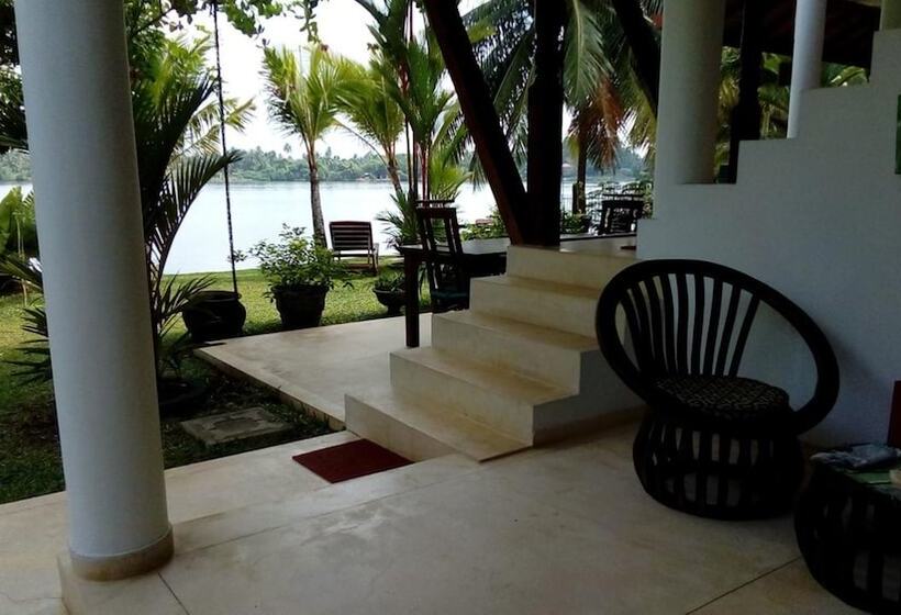 בית מלון כפרי River Shadow Villa