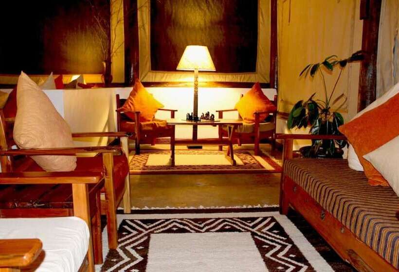 هتل Ziwa Bush Lodge