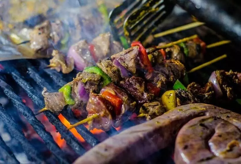 هتل Ziwa Bush Lodge