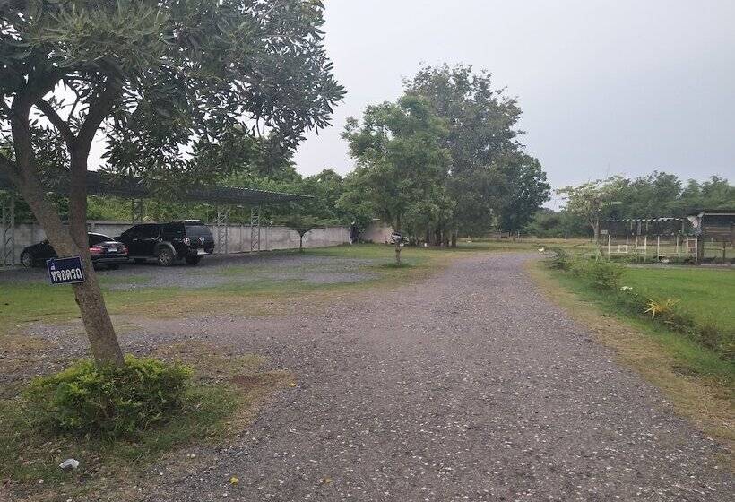 리조트 Roomquest Chonburi Phanat Nikhom