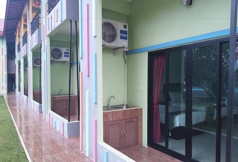 리조트 Roomquest Chonburi Phanat Nikhom