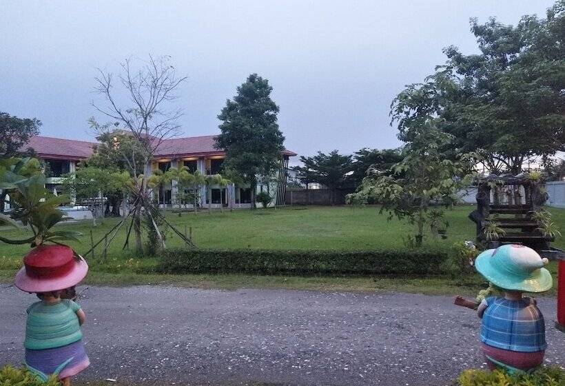 리조트 Roomquest Chonburi Phanat Nikhom