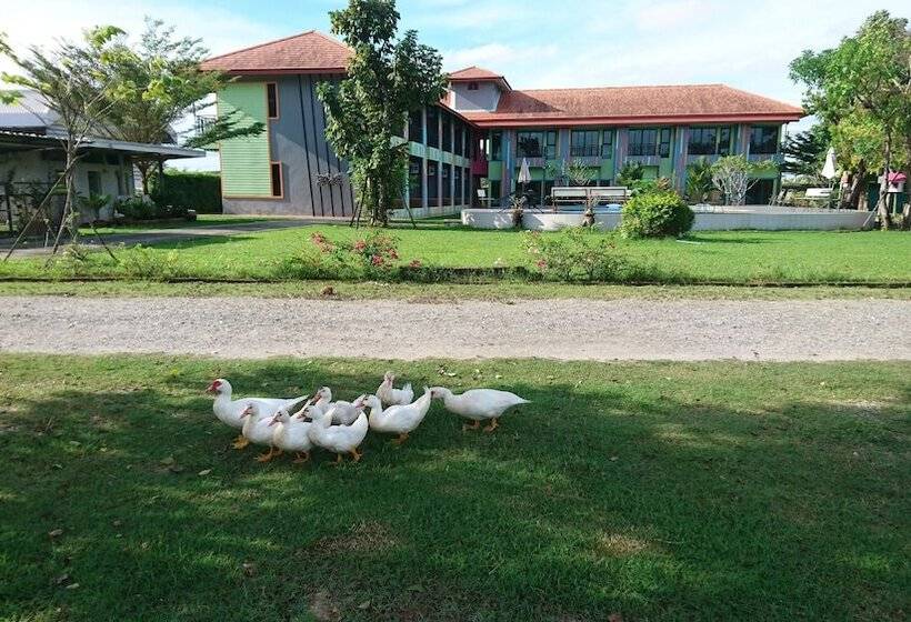 리조트 Roomquest Chonburi Phanat Nikhom