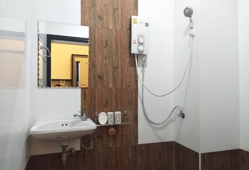 리조트 Roomquest Chonburi Phanat Nikhom