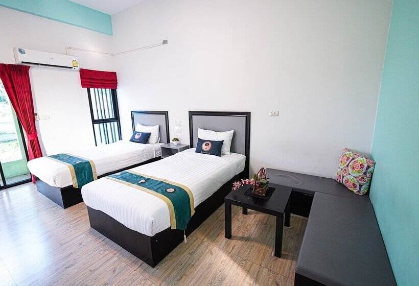 리조트 Roomquest Chonburi Phanat Nikhom