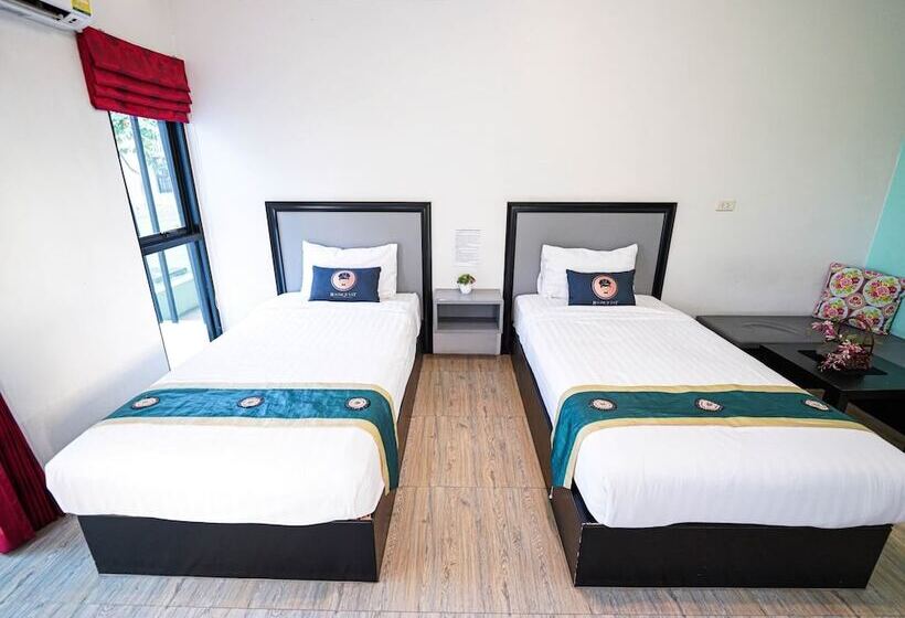 리조트 Roomquest Chonburi Phanat Nikhom