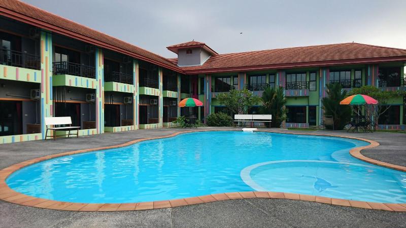 리조트 Roomquest Chonburi Phanat Nikhom