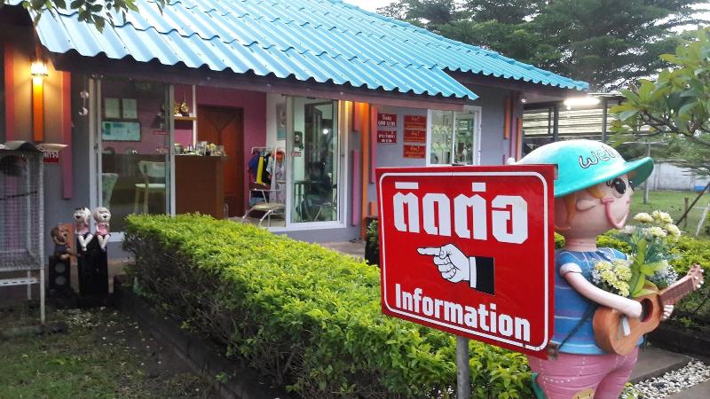 리조트 Roomquest Chonburi Phanat Nikhom