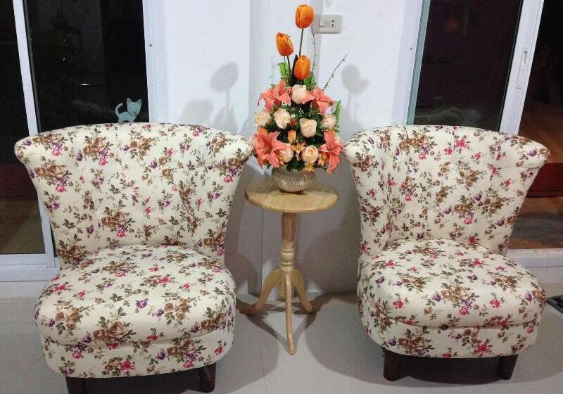 리조트 Roomquest Chonburi Phanat Nikhom