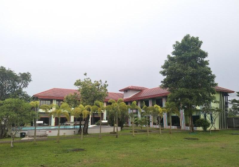 리조트 Roomquest Chonburi Phanat Nikhom