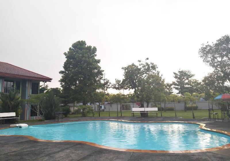 리조트 Roomquest Chonburi Phanat Nikhom