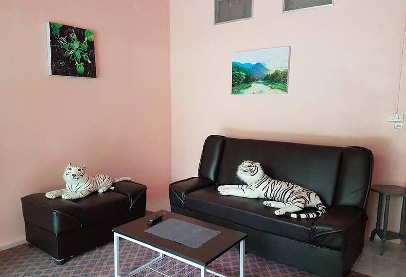 هتل Baan Yaychoey Kiriwong