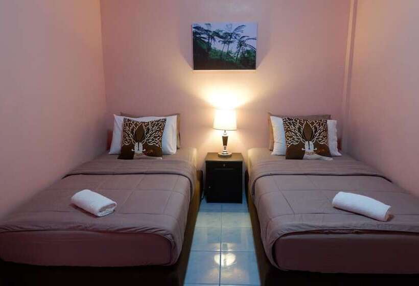 هتل Baan Yaychoey Kiriwong