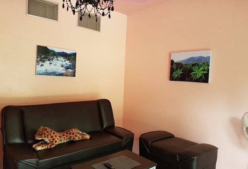 هتل Baan Yaychoey Kiriwong