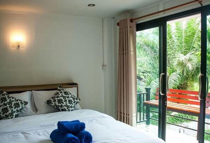 Отель Banchomchan