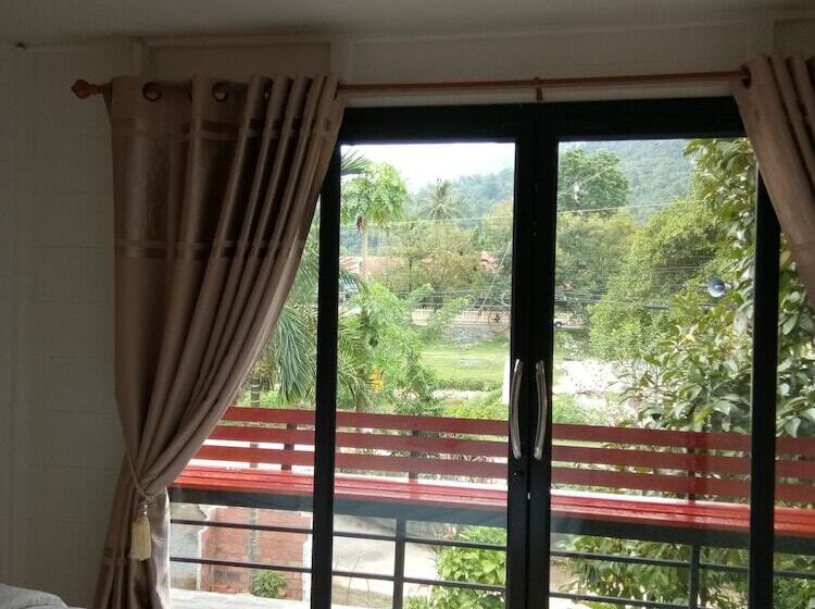 Отель Banchomchan