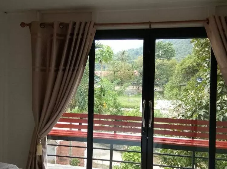 هتل Banchomchan