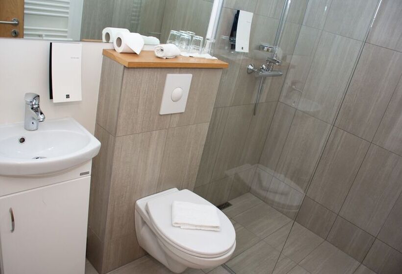 هتل Glacier World   Hoffell Guesthouse