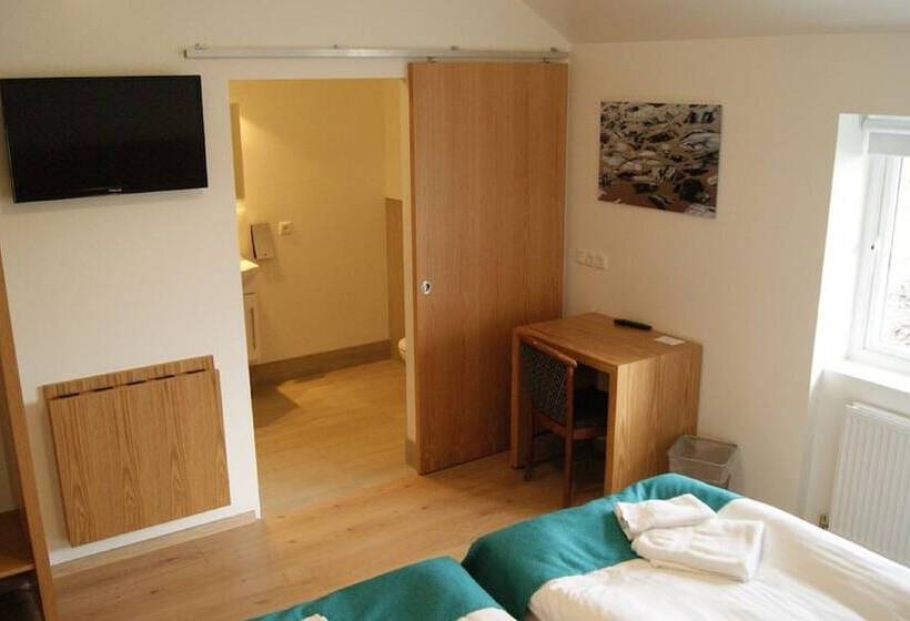 هتل Glacier World   Hoffell Guesthouse