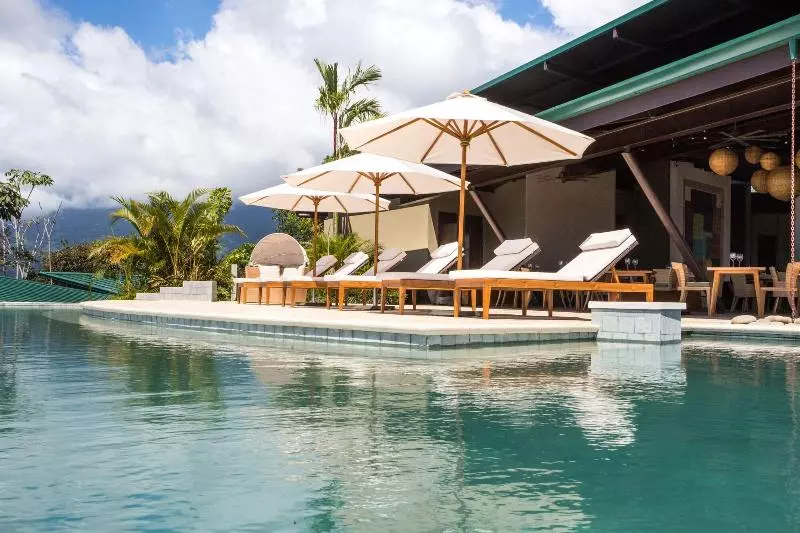 Hotelli Three Sixty   Adults Only