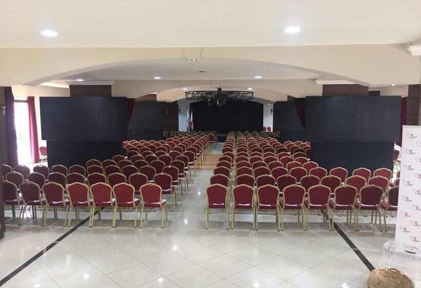 Le Notre Hotel & Ski Resort