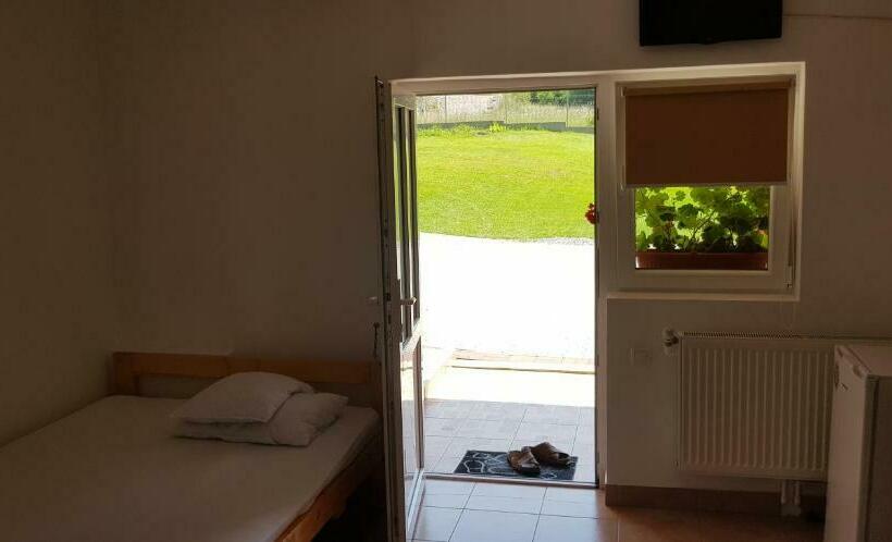 پانسیون Korondi Pisztrangos