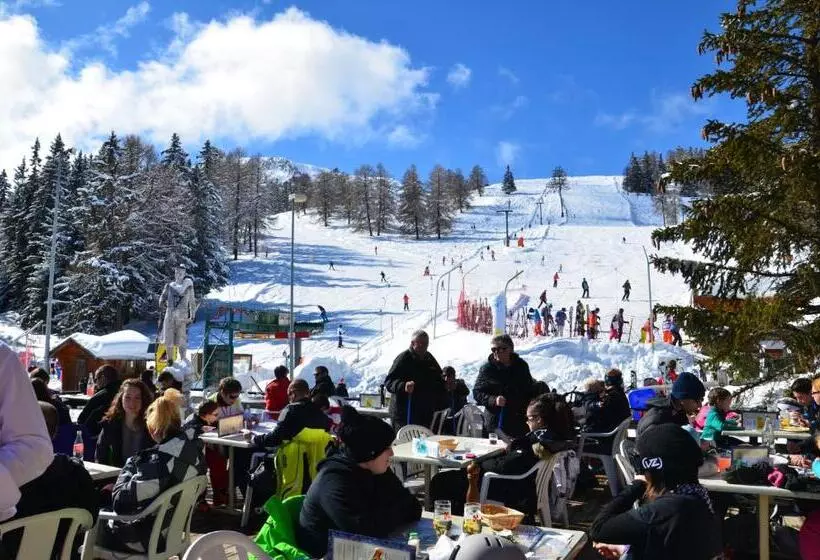 ホテル La Cambuse