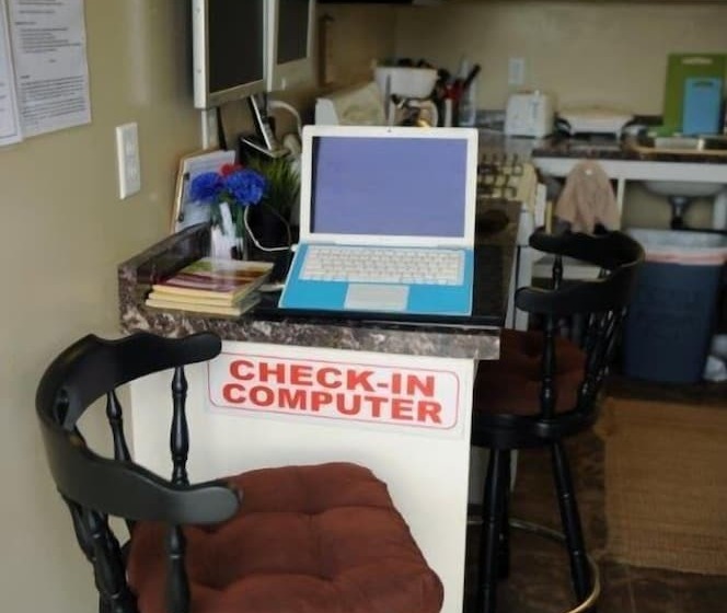 酒店 Camelot Inn At Honeyville