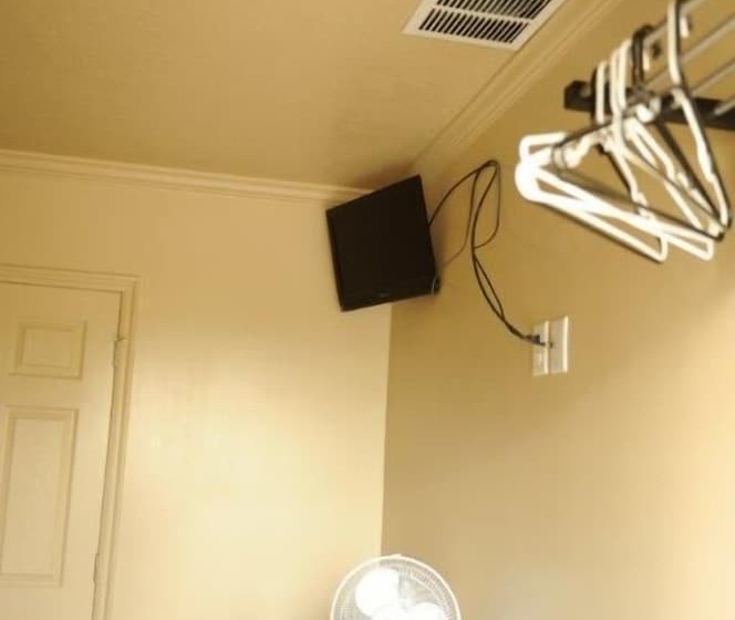 酒店 Camelot Inn At Honeyville