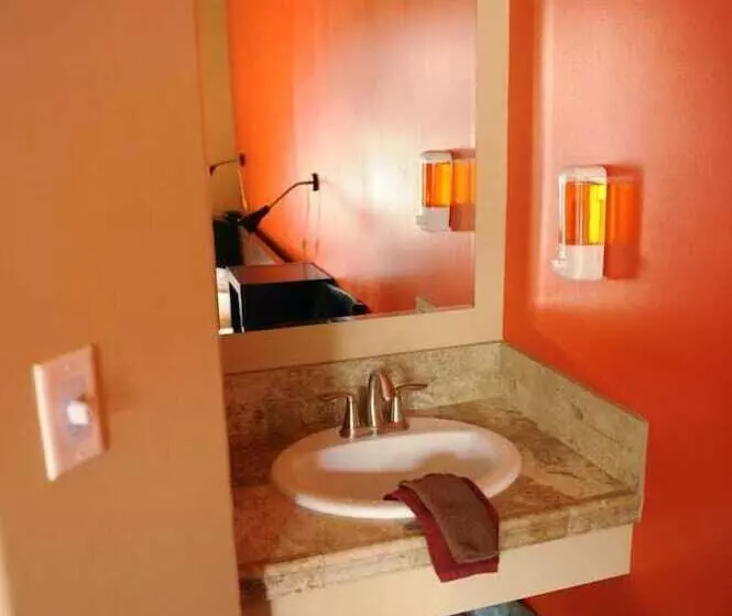 Hotelli Camelot Inn At Honeyville